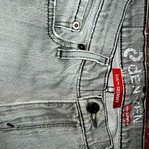 2 pairs mens gray skinny jeans. first pair from Levi’s and second pair from gap